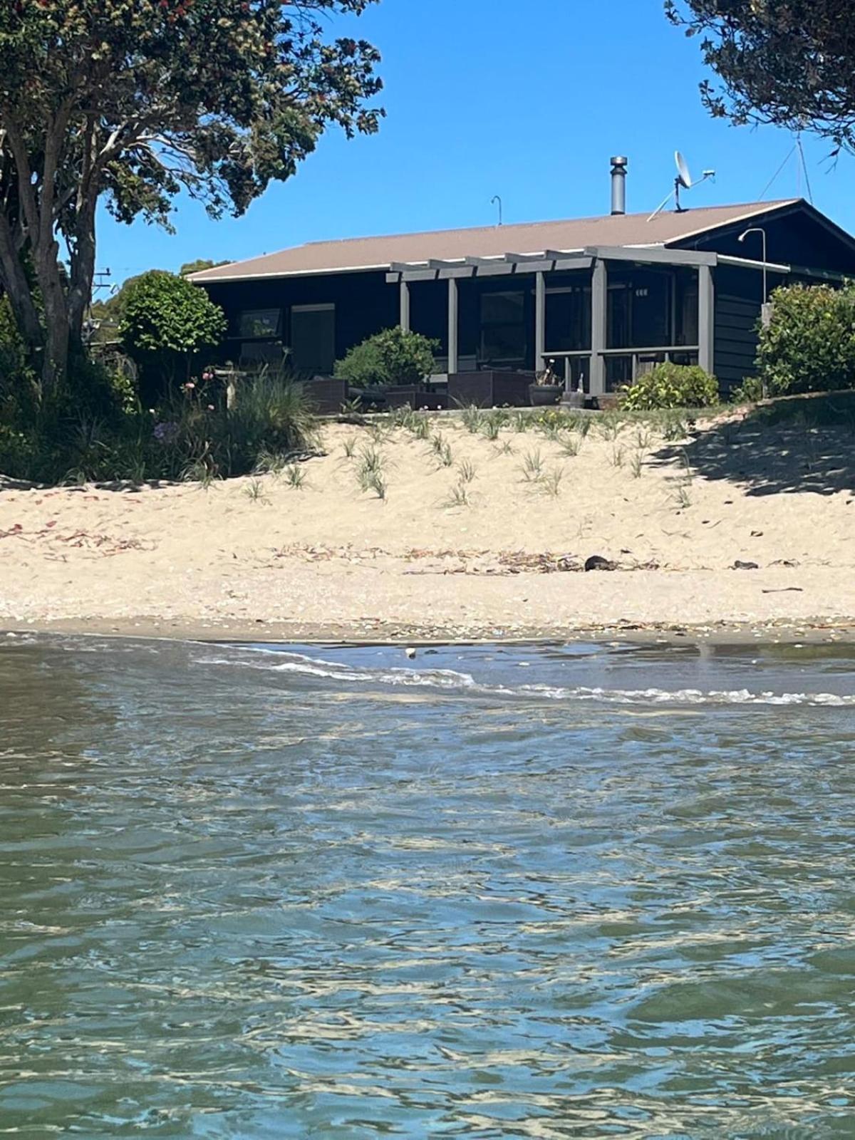 Beachfront Bliss - Your Parapara Seaside Retreat Exterior foto