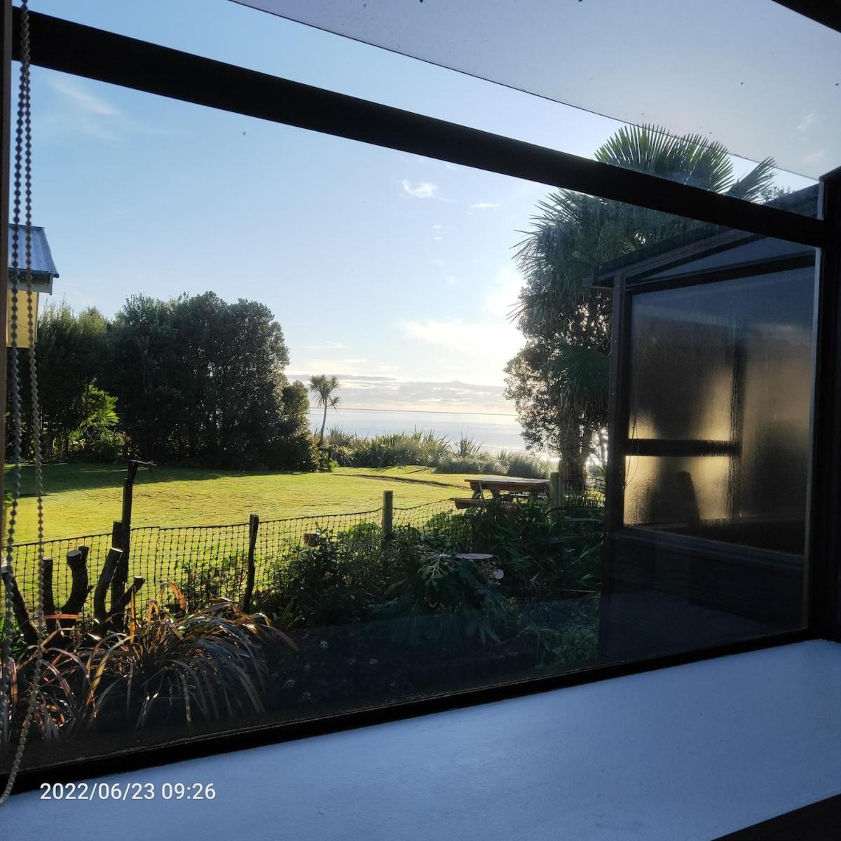 Beachfront Bliss - Your Parapara Seaside Retreat Exterior foto