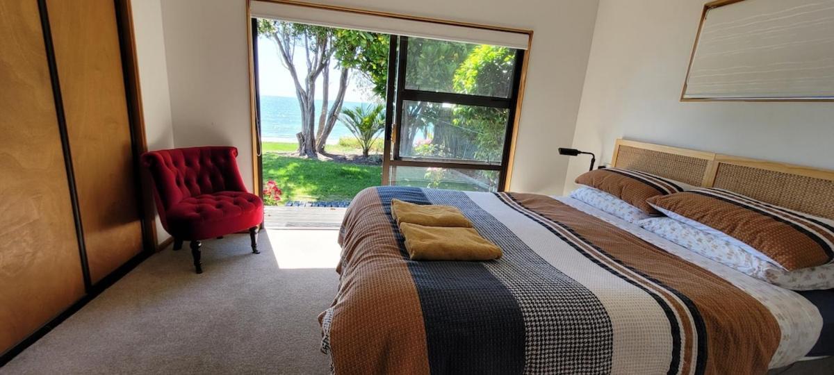Beachfront Bliss - Your Parapara Seaside Retreat Exterior foto