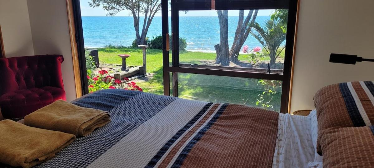 Beachfront Bliss - Your Parapara Seaside Retreat Exterior foto
